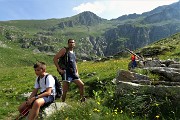 26 Marco e Paolo con alle spalle il Pizzo Zerna